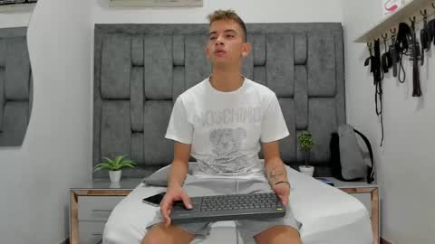 ethanhot_os online show from 04-05-26, 05:32