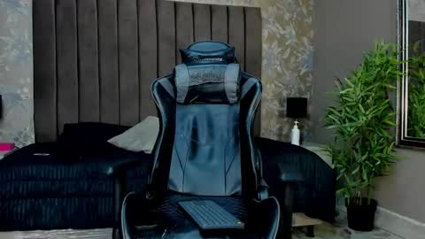 ethanlowell online show from 10-12-25, 05:06