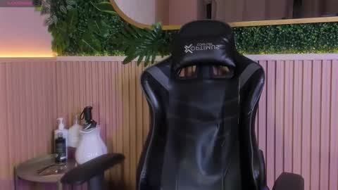 Snapshot of ethanlowell chatting on 02-13-26, 04:19 ethanlowell online show from 02-13-26, 04:19