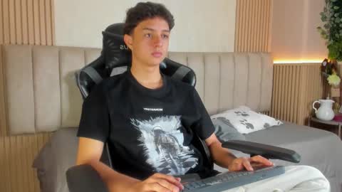 Snapshot of ethanlowell chatting on 02-25-26, 04:22 ethanlowell online show from 02-25-26, 04:22