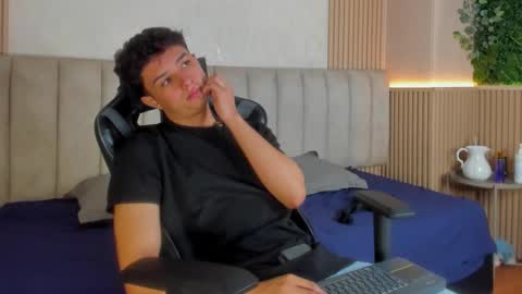 Snapshot of ethanlowell chatting on 02-26-26, 04:44 ethanlowell online show from 02-26-26, 04:44