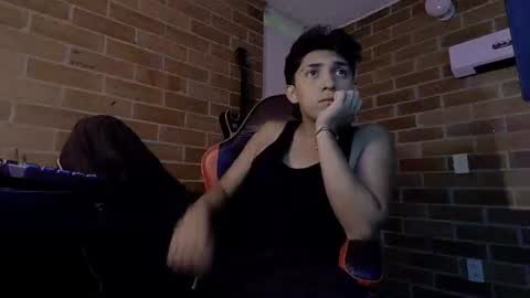 ethann2_ online show from 06-11-26, 01:49