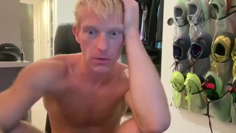 Snapshot of ethantaylor6969 chatting on 10-27-25, 12:15 Ethan online show from 10-27-25, 12:15