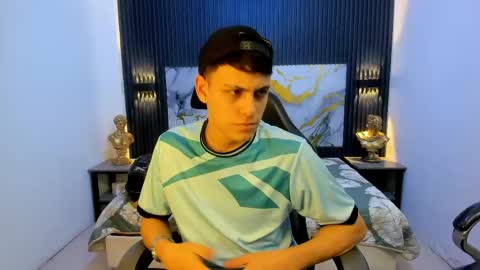 ethanx18 online show from 06-01-26, 04:25