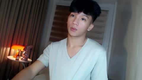 Snapshot of etherealboytoy4hire chatting on 04-05-26, 03:15 Rey online show from 04-05-26, 03:15