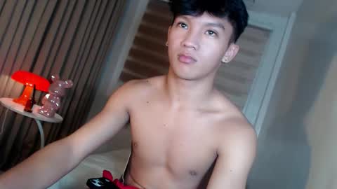 Snapshot of etherealboytoy4hire chatting on 04-11-26, 10:36 Rey online show from 04-11-26, 10:36