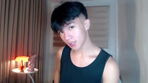 Snapshot of etherealboytoy4hire chatting on 04-17-26, 11:46 Rey online show from 04-17-26, 11:46