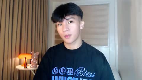 Snapshot of etherealboytoy4hire chatting on 04-21-26, 03:50 Rey online show from 04-21-26, 03:50