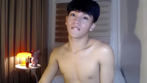 Snapshot of etherealboytoy4hire chatting on 04-30-26, 12:00 Rey online show from 04-30-26, 12:00
