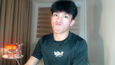 Snapshot of etherealboytoy4hire chatting on 05-09-26, 03:06 Rey online show from 05-09-26, 03:06