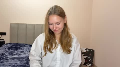 Snapshot of eugenierickel chatting on 05-11-26, 04:04 Alice online show from 05-11-26, 04:04