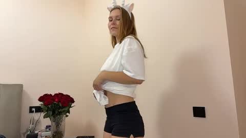 Snapshot of eugenierickel chatting on 05-19-26, 02:23 Alice online show from 05-19-26, 02:23