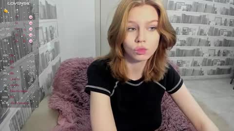 Snapshot of eumomino chatting on 02-12-26, 04:46 Veronica Tiia Lilith left to right online show from 02-12-26, 04:46