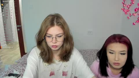 Veronica Tiia Lilith left to right online show from 05-08-26, 12:49