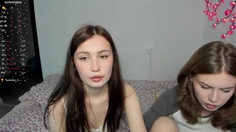 Veronica Tiia Lilith left to right online show from 05-13-26, 05:10