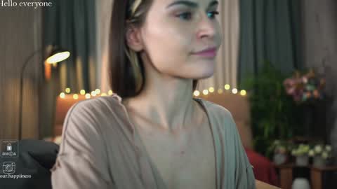 Snapshot of euphoriiiaa chatting on 12-19-24, 07:18 Mira online show from 12-19-24, 07:18