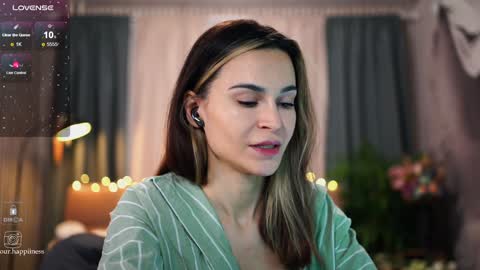 Snapshot of euphoriiiaa chatting on 12-26-24, 07:03 Mira online show from 12-26-24, 07:03