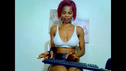 eva4him831 online show from 02-19-25, 12:44