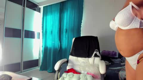Eva online show from 05-18-26, 10:43