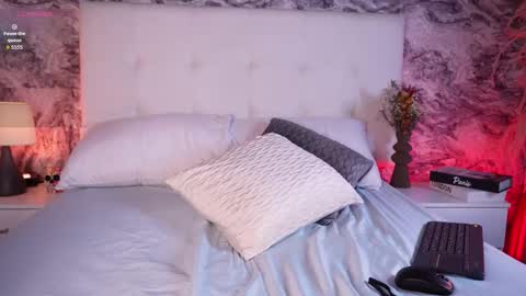 Snapshot of eva_blondee chatting on 03-25-26, 01:06 Eva online show from 03-25-26, 01:06