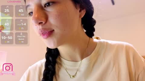 Snapshot of eva_depp_ chatting on 05-15-26, 10:11 Eva online show from 05-15-26, 10:11