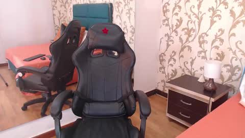 Eva Dumont online show from 02-18-25, 01:33