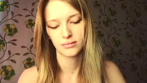 Evvie online show from 05-12-26, 02:25