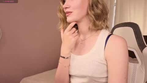 Snapshot of eva_hamilton chatting on 06-17-26, 11:27 eva hamilton online show from 06-17-26, 11:27