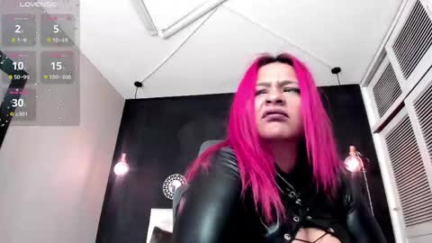 eva_hot_1 online show from 05-05-26, 01:08