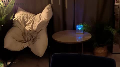 Snapshot of eva_natsumi chatting on 11-19-25, 04:51 Eva online show from 11-19-25, 04:51