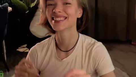 Snapshot of eva_natsumi chatting on 01-17-26, 04:43 Eva online show from 01-17-26, 04:43