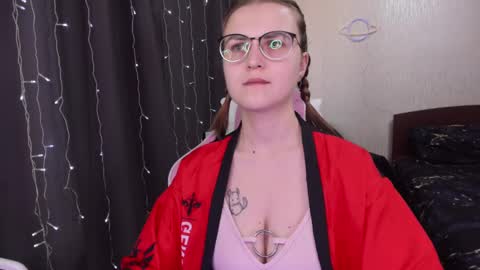Snapshot of eva_orchid chatting on 02-21-25, 01:11 Eva online show from 02-21-25, 01:11