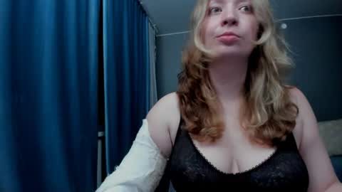 Ice Goddess online show from 07-12-26, 09:39