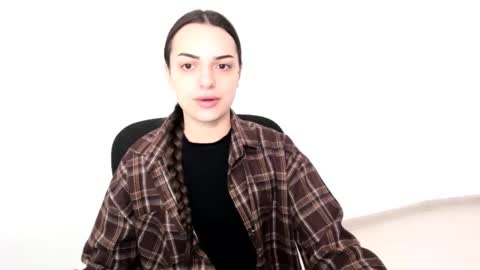 Snapshot of eva_rossee_ chatting on 02-05-25, 11:55 Eva online show from 02-05-25, 11:55