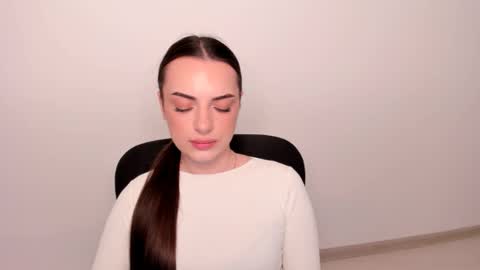 Snapshot of eva_rossee_ chatting on 03-11-25, 02:40 Eva online show from 03-11-25, 02:40