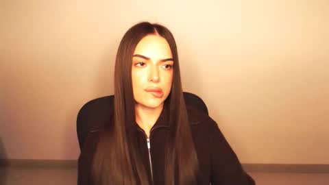 Snapshot of eva_rossee_ chatting on 10-15-25, 04:18 Eva online show from 10-15-25, 04:18