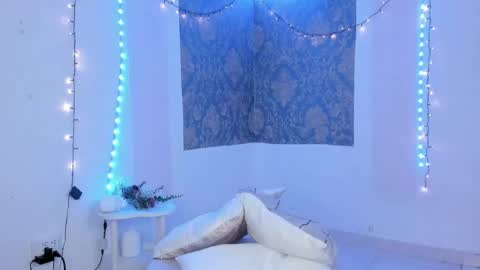 Snapshot of eva_sanderslee chatting on 04-19-26, 10:03 Eva online show from 04-19-26, 10:03