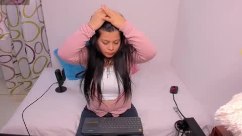 Snapshot of eva_sweet2 chatting on 12-19-24, 11:25 Estefania online show from 12-19-24, 11:25