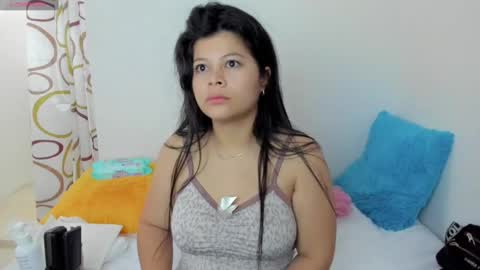 Snapshot of eva_sweet2 chatting on 01-01-25, 01:59 Estefania online show from 01-01-25, 01:59