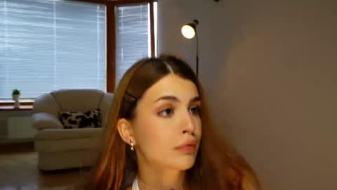 Hello my name is Eva its my first day here online show from 06-24-26, 08:24