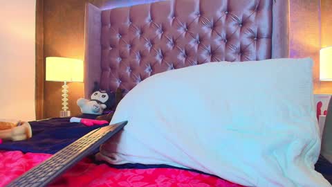 Snapshot of evaa_cloee chatting on 01-27-25, 04:09 EVA CLOEE online show from 01-27-25, 04:09