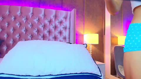 Snapshot of evaa_cloee chatting on 02-06-25, 01:49 EVA CLOEE online show from 02-06-25, 01:49