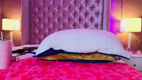 Snapshot of evaa_cloee chatting on 02-14-25, 12:30 EVA CLOEE online show from 02-14-25, 12:30