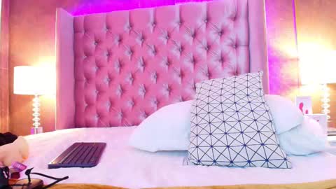 Snapshot of evaa_cloee chatting on 02-26-25, 08:15 EVA CLOEE online show from 02-26-25, 08:15