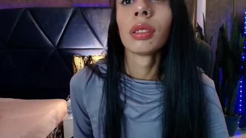 Snapshot of evaa_cloee chatting on 10-19-25, 04:02 EVA CLOEE online show from 10-19-25, 04:02