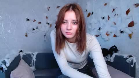Snapshot of evaa_love_ chatting on 10-16-25, 07:31 Eva online show from 10-16-25, 07:31