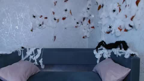 Snapshot of evaa_love_ chatting on 10-28-25, 07:45 Eva online show from 10-28-25, 07:45