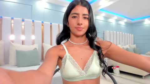 Snapshot of evaa_rose_ chatting on 10-17-25, 09:17 Eva online show from 10-17-25, 09:17