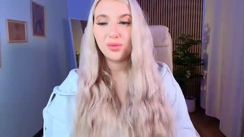 Eva  online show from 05-12-26, 02:30