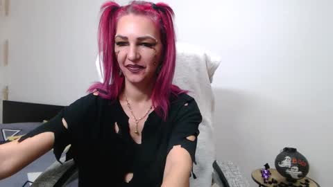 EvadesireONE online show from 10-31-25, 10:38